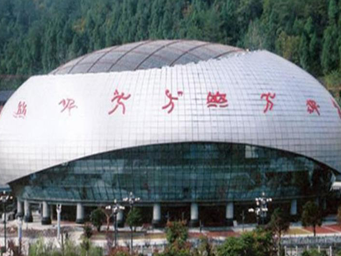 黄海体育中心球形网架加工安装